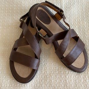 LAST CHANCE Brown BOC sandals 8